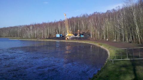 3 forages d’alimentation en eau potable de 37 et 40 m dans la craie, équipés en inox Ø 700-550 mm et Ø 600-450 mm, Wingles (photo 1)
